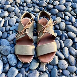 Bueno Women's Yara Sandals - nearly new